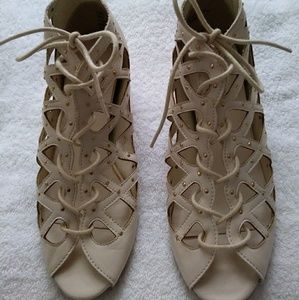 UnionBay Cream Caged Flat Sandals Size 8.5